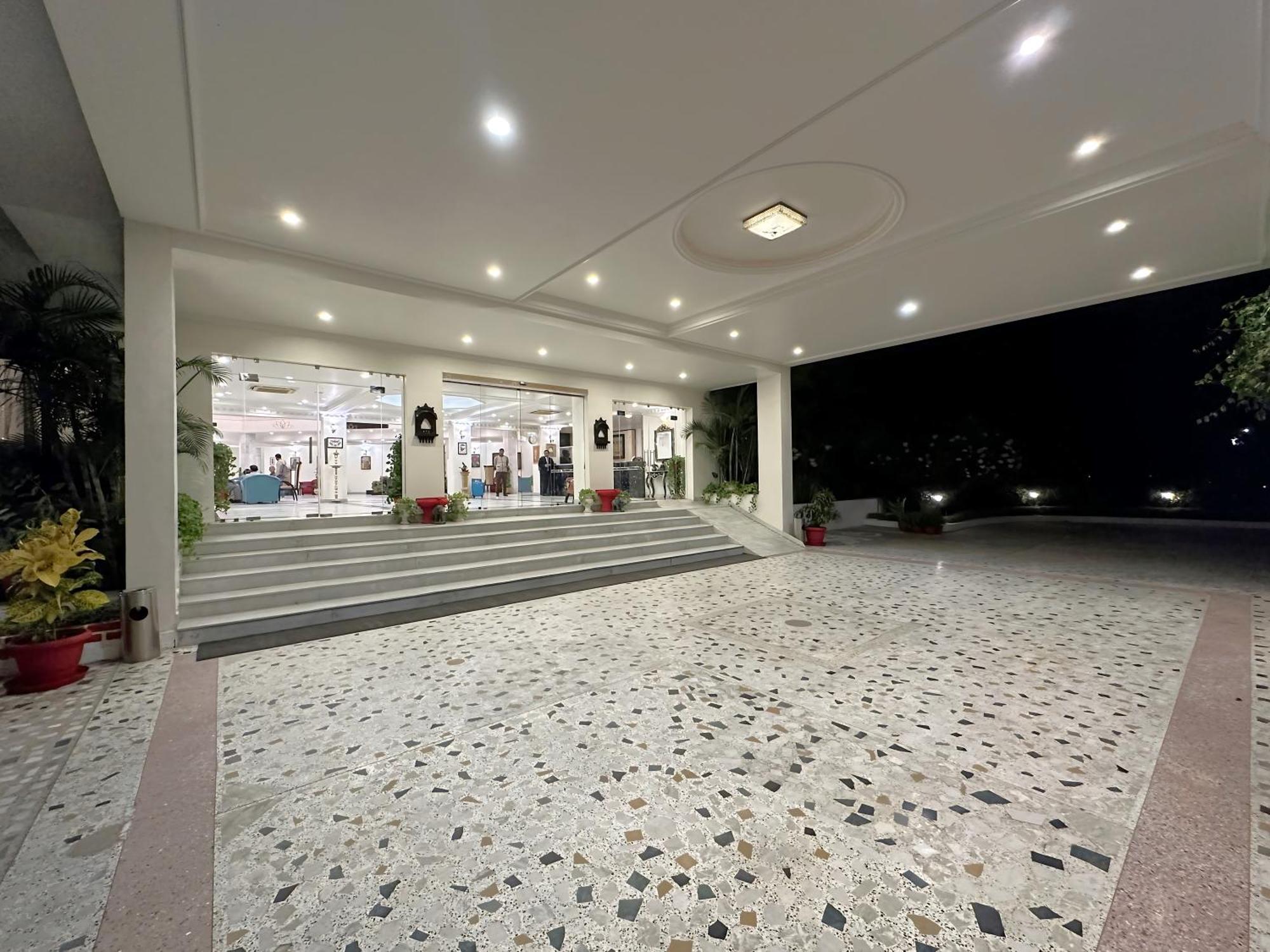 A S Hotels Khajurāho Exteriör bild